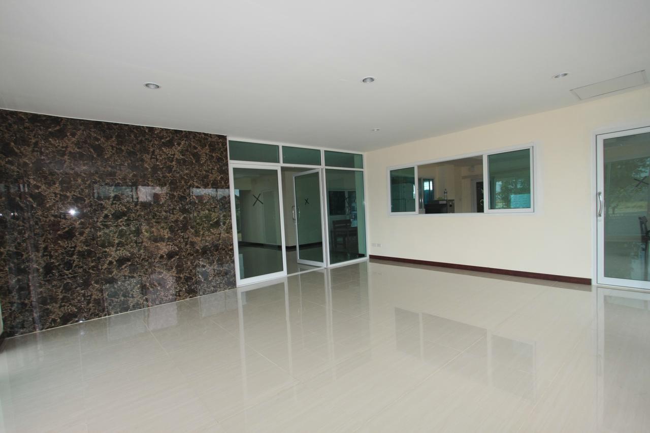 Chantorn Residence Сирача Экстерьер фото